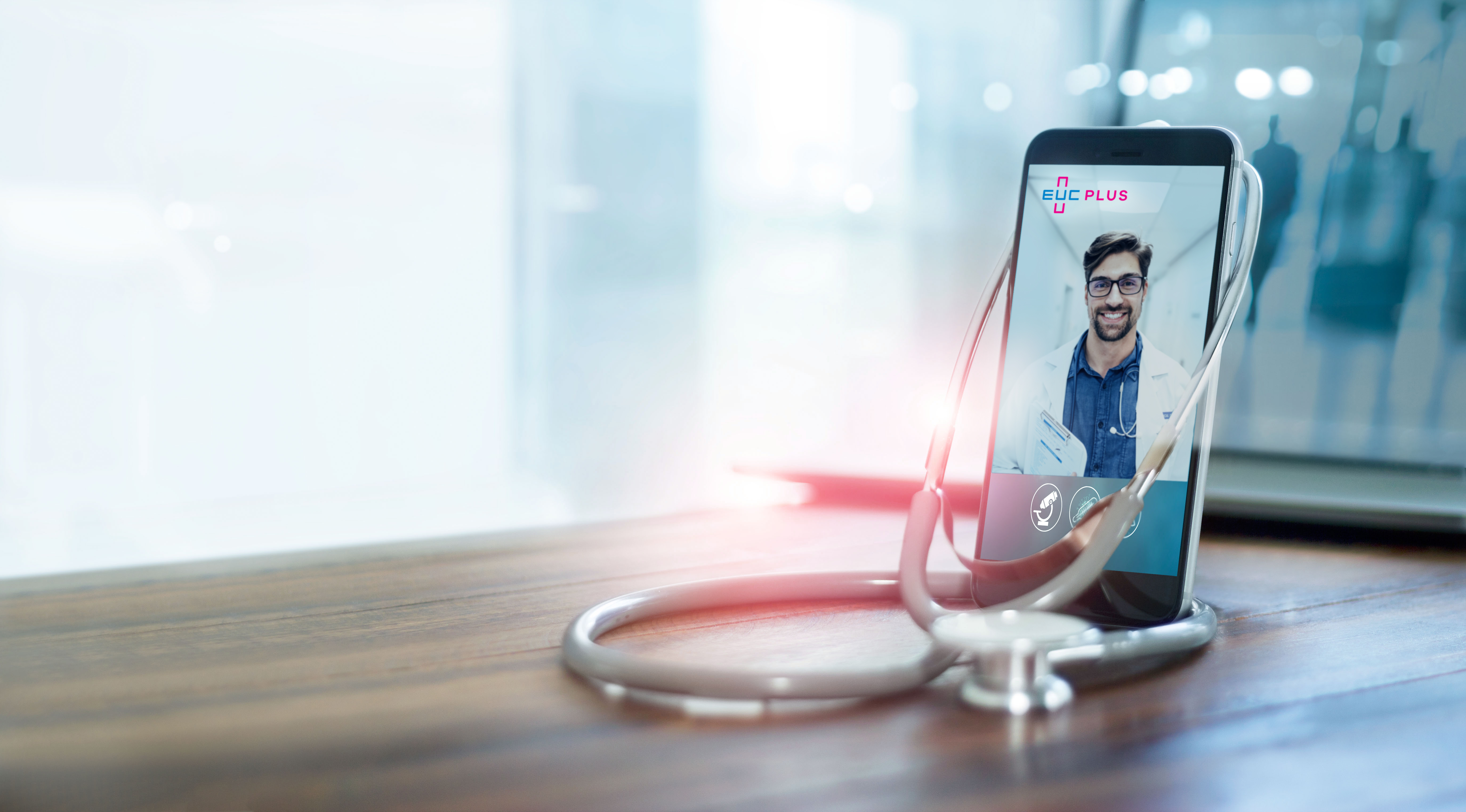 Zdravotní problém na dovolené? Až 42 % Čechů by jej s lékařem řešilo na dálku