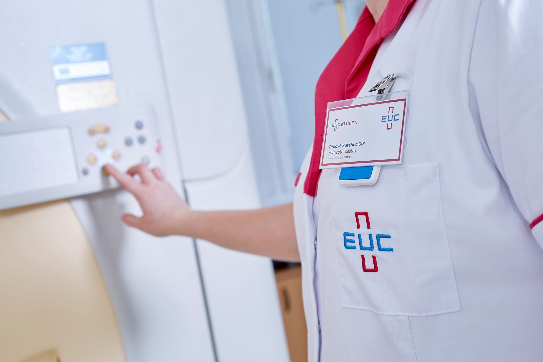 Zdravotní sestra – náročné i obdivuhodné povolání. I o sestry je ale třeba pečovat, stále jich totiž v České republice 3 000 chybí