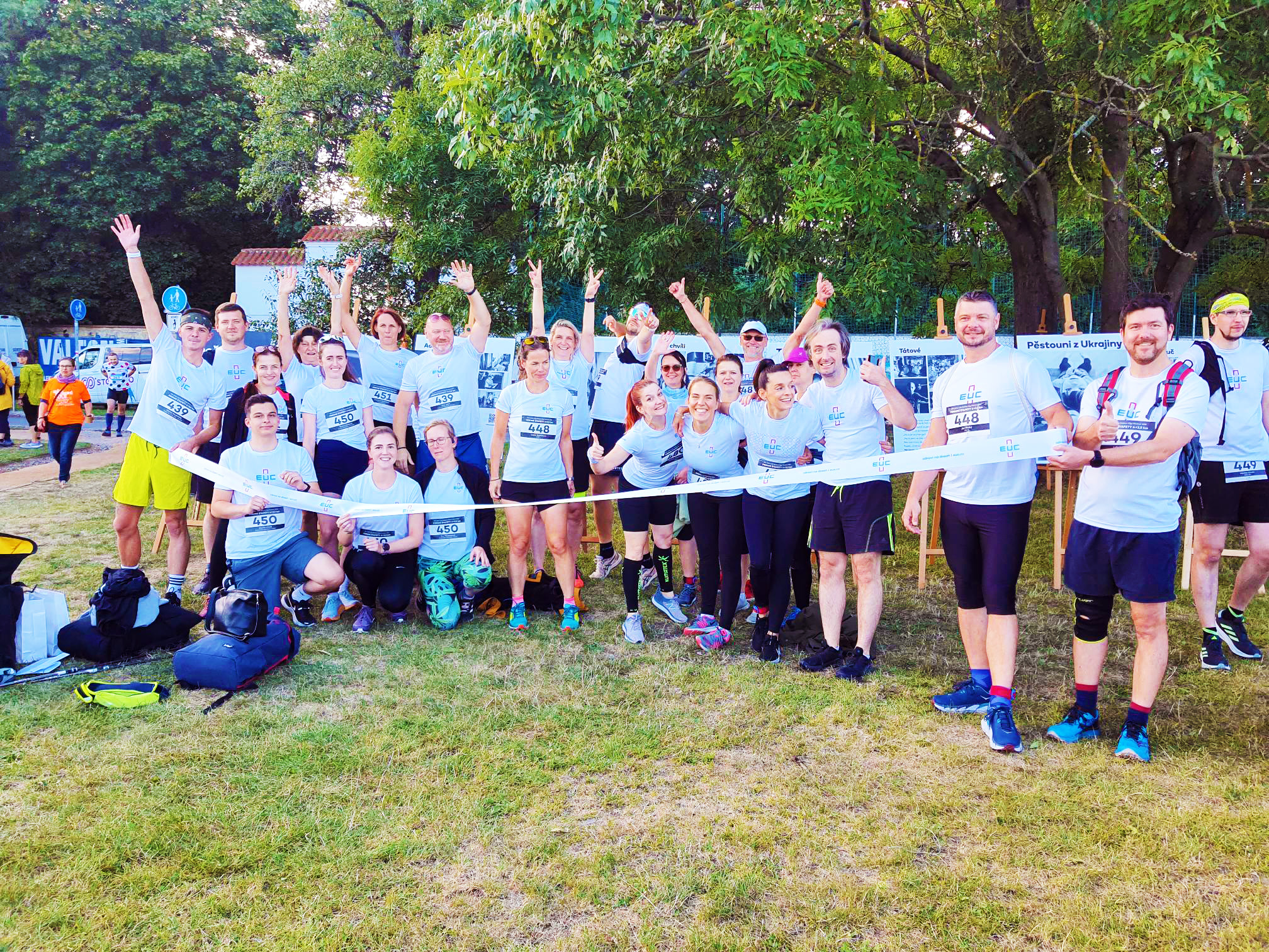 Zaměstnanci EUC a Canadian Medical spojili síly na Běhu dobré vůle a podpořili rodiny v tísni